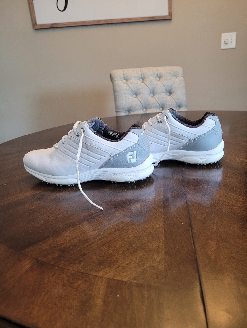 FootJoy Men's White and Gray Athletic Golf Shoes. 59700. size 7